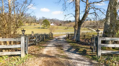 2640 Fry Branch Rd, Lynnville, TN 38472