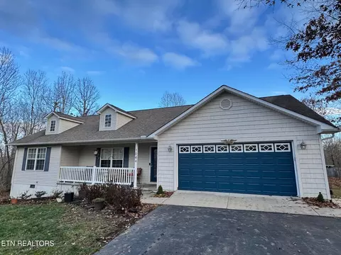 1044 Ackia Dr, Crossville, TN 38572