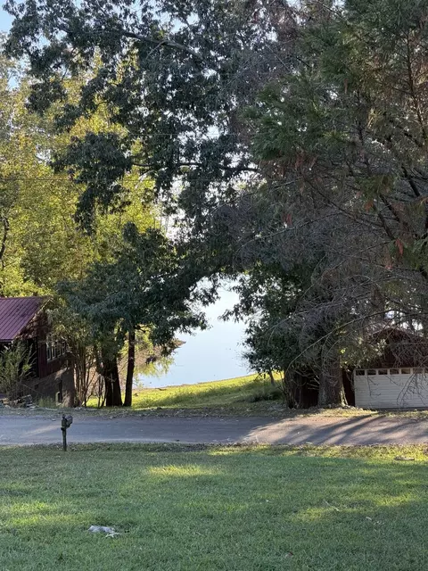 240 Doe Run Rd, Bumpus Mills, TN 37028