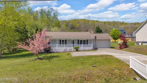 718 Ridgeview Dr, Clinton, TN 37716