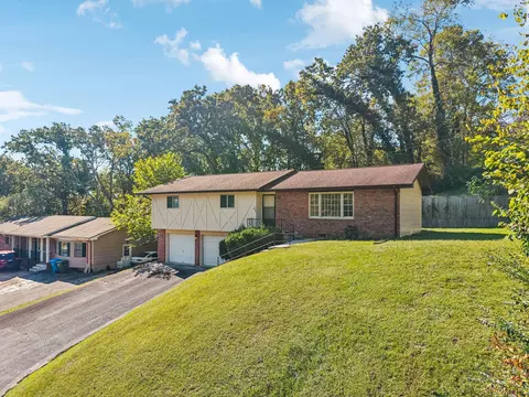 1328 Michael Ln, Hixson, TN 37343