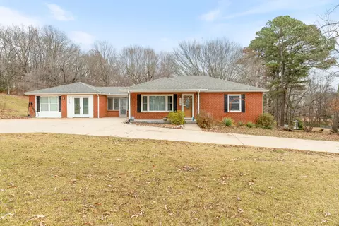 1118 N Charlotte St, Dickson, TN 37055
