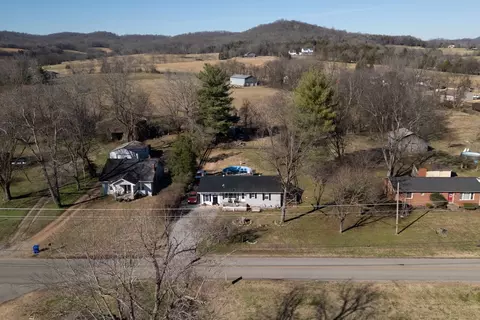 417 Old Highway 31 E, Bethpage, TN 37022