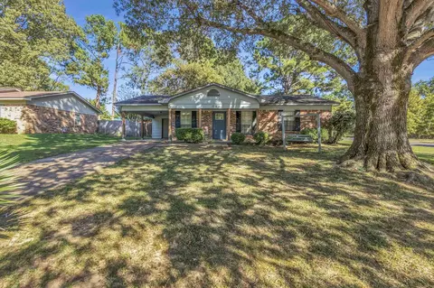 5770 Chickasaw Dr, Horn Lake, MS 38637