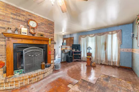 1688 E Wolf Valley Rd, Heiskell, TN 37754 photo 4