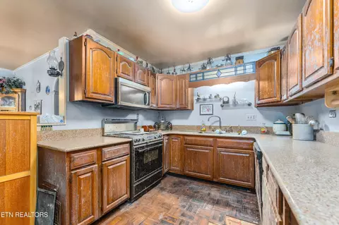 1688 E Wolf Valley Rd, Heiskell, TN 37754 photo 9