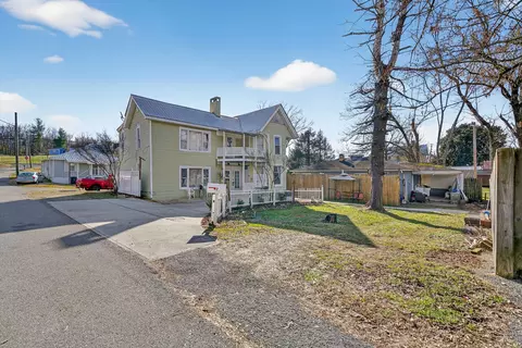 7 Marshall St E, Sparta, TN 38583