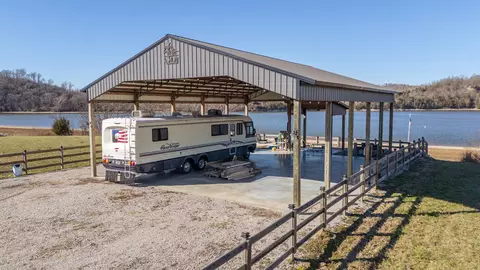 2571 Hardin Bottom River Rd, Clifton, TN 38425