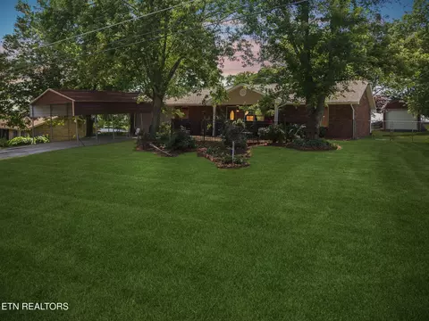 216 Helton St, Kodak, TN 37764