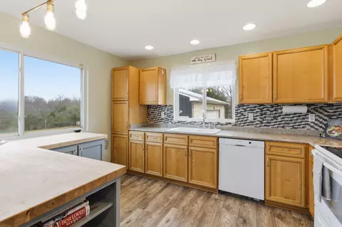 Kitchen - 558 Ferrells Loop Rd, Beechgrove, TN 37018 photo 4 of 4