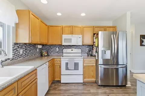 Kitchen - 558 Ferrells Loop Rd, Beechgrove, TN 37018 photo 3 of 4