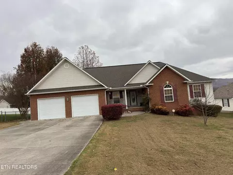 320 Clover Cir, Jacksboro, TN 37757
