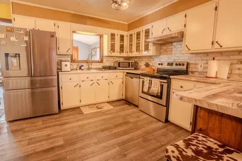 Kitchen - 52 Lindsey Rd, Loretto, TN 38469 photo 3 of 5