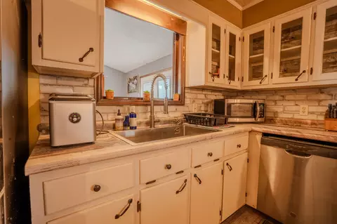 Kitchen - 52 Lindsey Rd, Loretto, TN 38469 photo 4 of 5