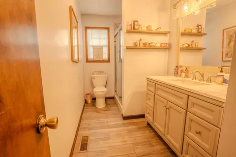 Bath - 52 Lindsey Rd, Loretto, TN 38469 photo 1 of 3
