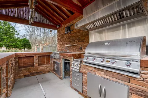 Kitchen - 5827 Highway 76 E, Springfield, TN 37172 photo 5 of 6