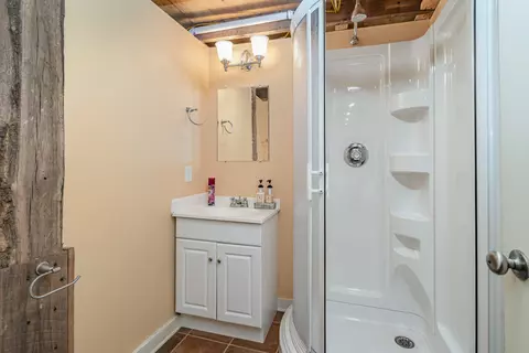 Bath - 5827 Highway 76 E, Springfield, TN 37172 photo 7 of 7