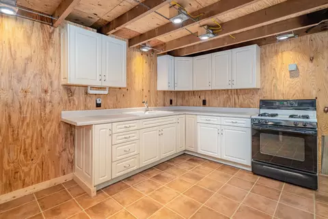 Kitchen - 5827 Highway 76 E, Springfield, TN 37172 photo 4 of 6