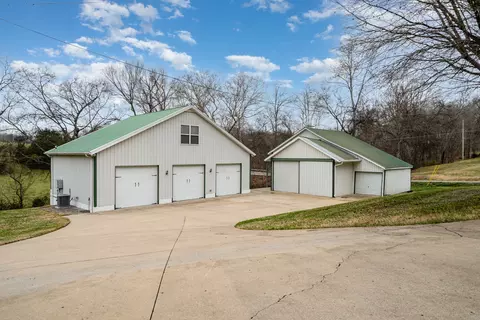 Exterior - 5827 Highway 76 E, Springfield, TN 37172 photo 3 of 30