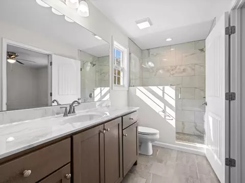 Bath - 4413 Taylor Rd, Springfield, TN 37172 photo 2 of 3