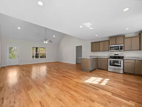 Living - 4413 Taylor Rd, Springfield, TN 37172 photo 5 of 5