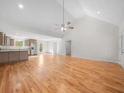 Living - 4413 Taylor Rd, Springfield, TN 37172 photo 4 of 5