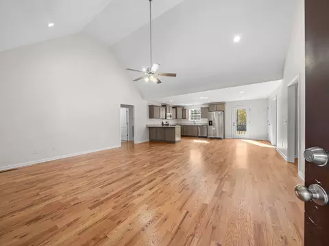 Living - 4413 Taylor Rd, Springfield, TN 37172 photo 3 of 5