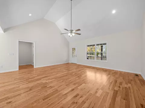 Living - 4413 Taylor Rd, Springfield, TN 37172 photo 2 of 5