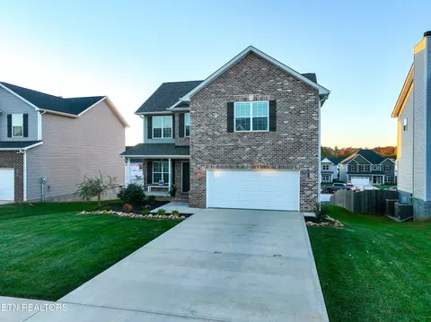 3011 Dominion Dr, Maryville, TN 37803