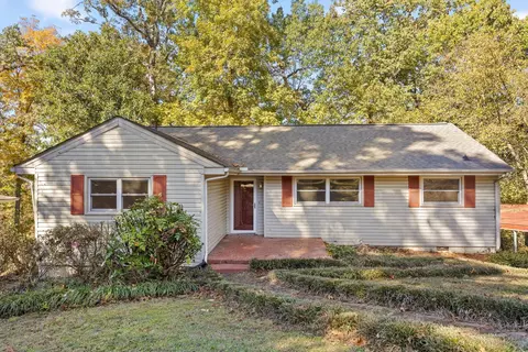 561 W Shadowlawn Dr, Chattanooga, TN 37404