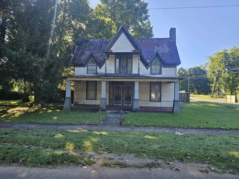 102 Cowan St W, Cowan, TN 37318