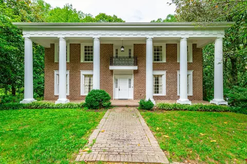 206 Palisades Dr, Signal Mountain, TN 37377
