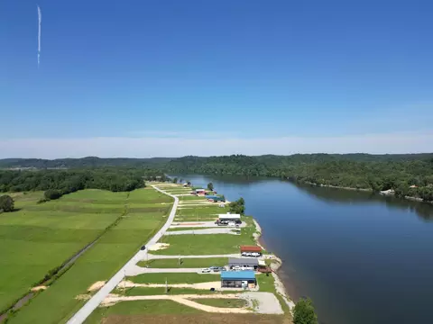 88 River Front Dr S, Clifton, TN 38425