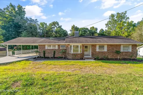 215 Outer Dr, Oak Ridge, TN 37830