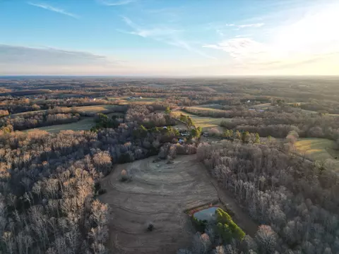 10001 Davis Branch Rd, Bon Aqua, TN 37025