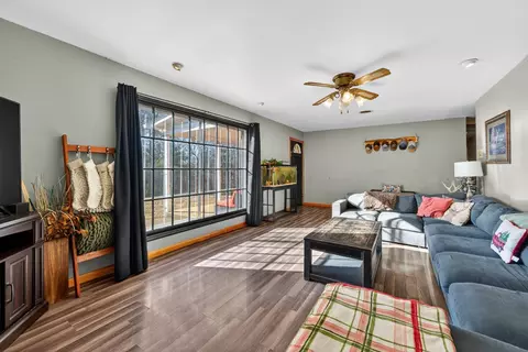 Living - 2191 Highway 100, Centerville, TN 37033 photo 1 of 1
