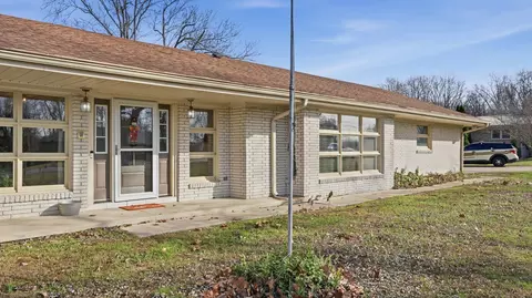 8 Hilltop Rd, Fayetteville, TN 37334
