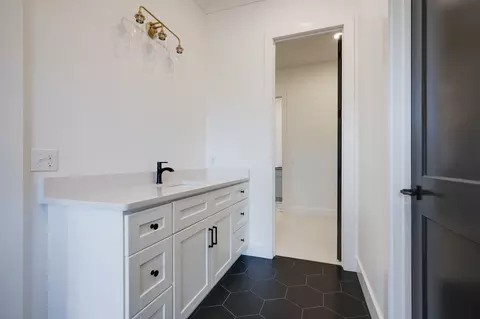 Bath - 3213 Carolina Ave, Centerville, TN 37033 photo 5 of 9