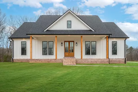 Exterior - 3213 Carolina Ave, Centerville, TN 37033 photo 2 of 6