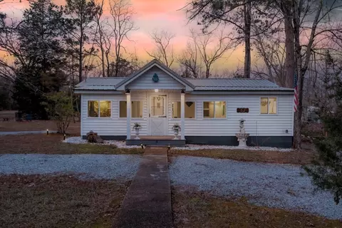 62 Foster Dr, Camden, TN 38320