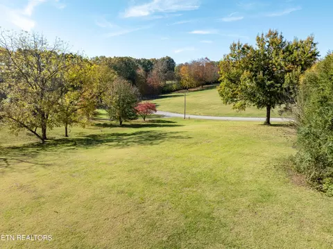1126 N Heritage Dr, Maryville, TN 37803