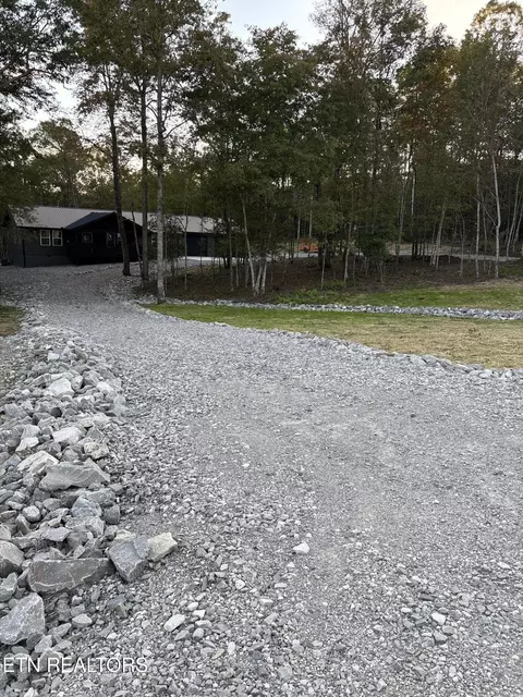 128 Colt Ct, Jamestown, TN 38556