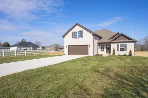 381 Copperas Creek Rd, Tullahoma, TN 37388