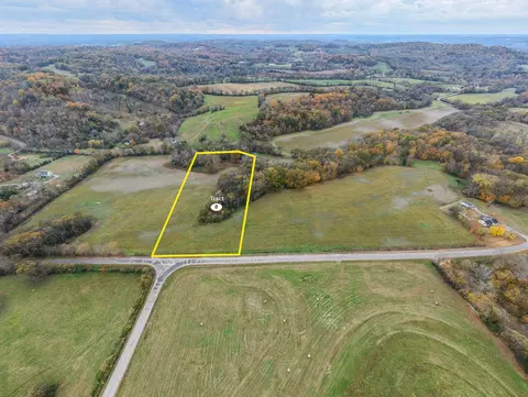8 Craig Bridge Rd, Williamsport, TN 38487