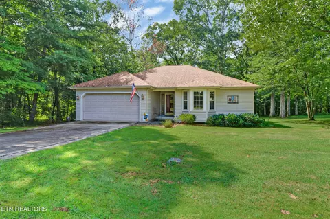 144 Pomeroy Dr, Crossville, TN 38558