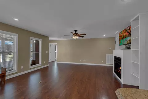 Living - 126 Dial Ln, Rickman, TN 38580 photo 4 of 8