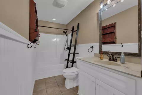 Bath - 126 Dial Ln, Rickman, TN 38580 photo 3 of 5