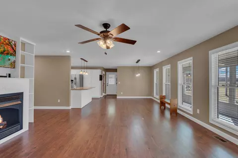 Living - 126 Dial Ln, Rickman, TN 38580 photo 5 of 8