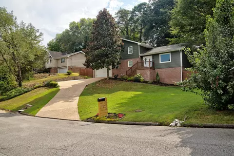 1117 Fieldstone Dr, Hixson, TN 37343