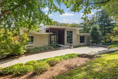 586 Natchez Bend Rd, Nashville, TN 37221